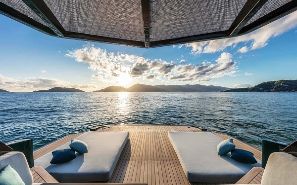 Аренда luxury tender Wally 43 Azure на Миконосе